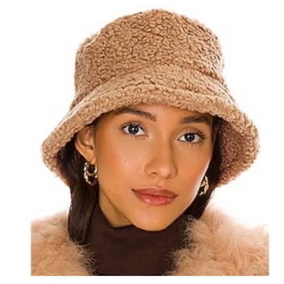 8 Other Reasons Accessories - 8 Other Reasons (REVOLVE) Tan Faux Fur Hat